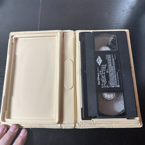 Walt Disneys Classic Peter Pan VHS 1990 Clamshell Edition - Picture 3 of 5
